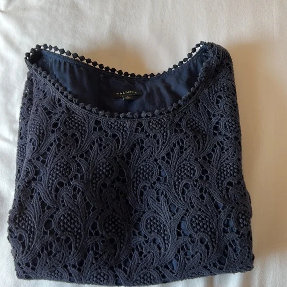 Talbots Lace navy blue blouse. Size 2. A dressy blouse. - Picture 5 of 6